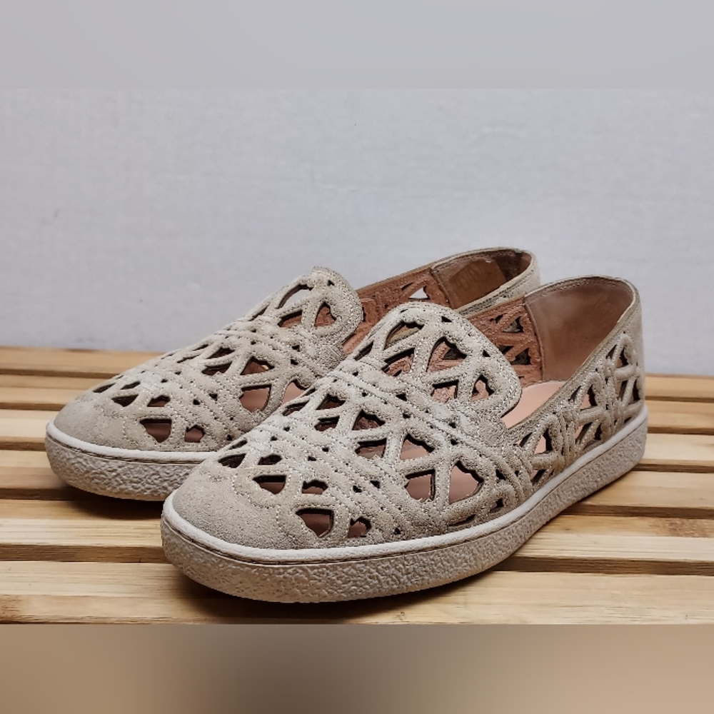 Unutzer Womens | Beige | Leather Flats Shoes Size 37 (6.5 US)